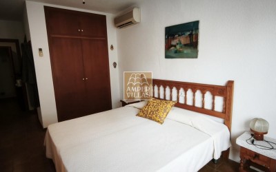 Spacious bungalow with a communal swimming pool and tennis court next to the golf club.
